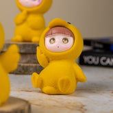 decor yellow brown hair